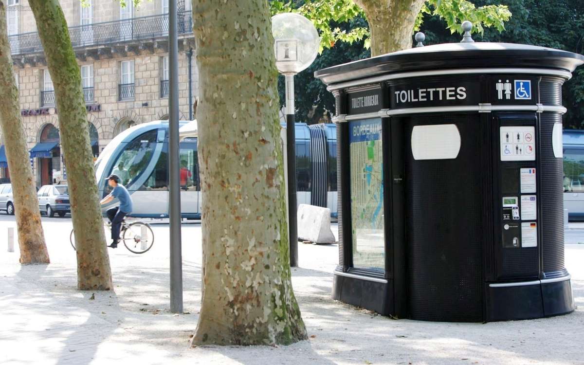 toilettes publiques